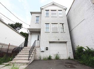 281 W Runyon St, Newark, NJ 07108