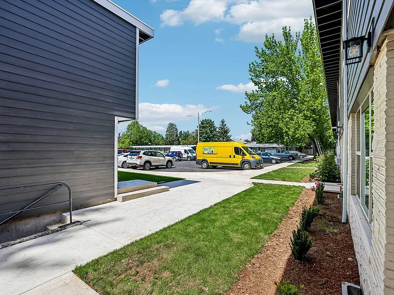 Midland Apartments — Photo 4
