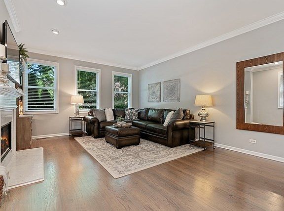 2nd image of 3711 N Bosworth Ave APT 1S
