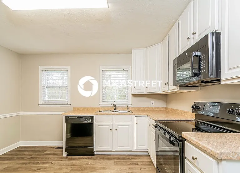 212 Meadowview Dr — Photo 5
