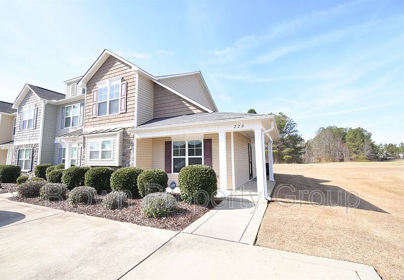 1st image of 220 Collinwood Dr
