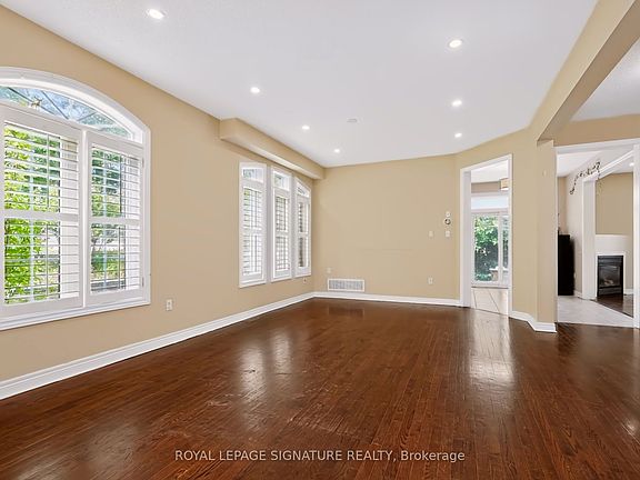 5th image of 267 Laurentian Ave