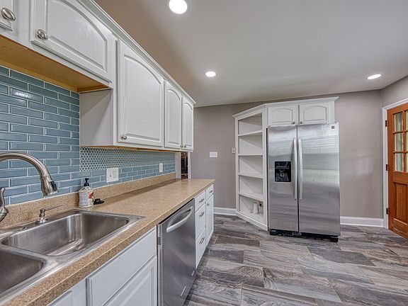 5th image of 9216 Gulf Park Dr