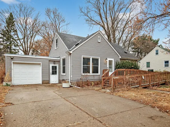 2057 Giesmann St, Roseville, MN 55113