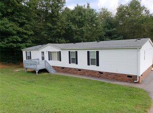 2446 Shadowbrook Dr, Lenoir, NC 28645