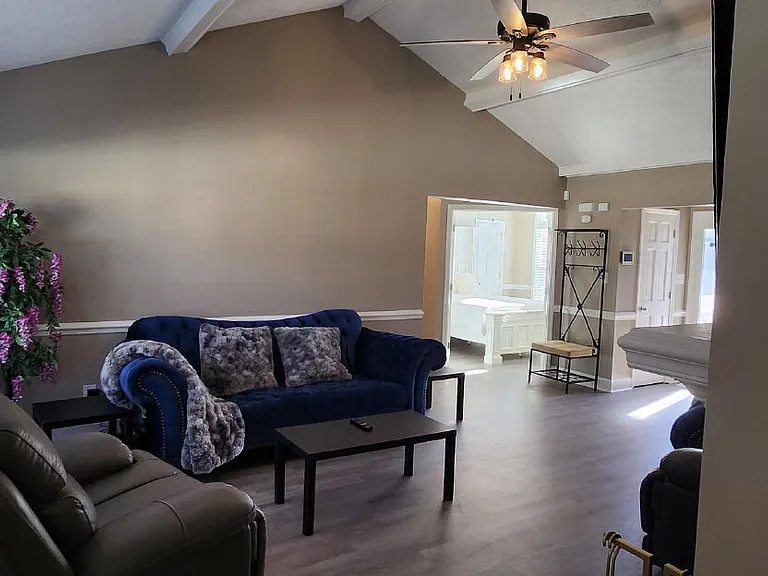 258 Kenwood Dr — Photo 3