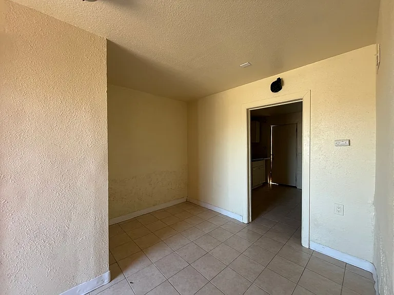 504 E Williams St — Photo 7