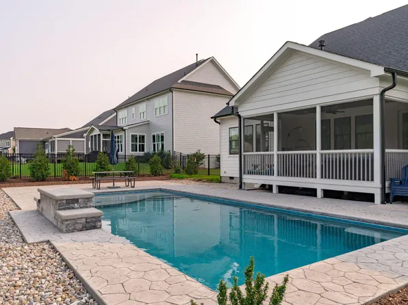901 Shiloh Hills Dr, Fuquay Varina, NC 27526