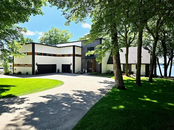 3711 Fairfield St, Okoboji, IA 51355