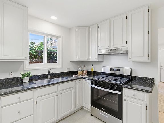 5th image of 528 Macarthur Ave