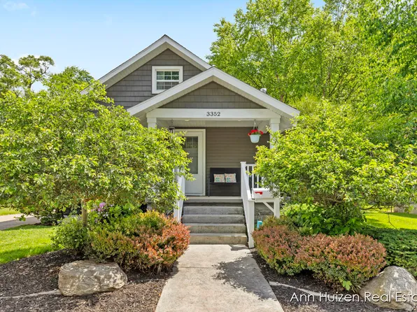 3352 Elwood Ave SW, Grandville, MI 49418