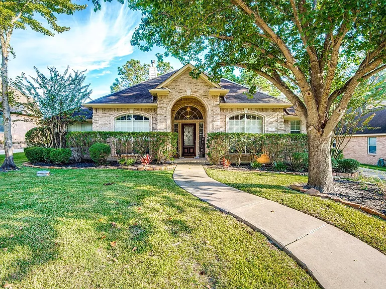 35 W Pines Dr — Photo 1