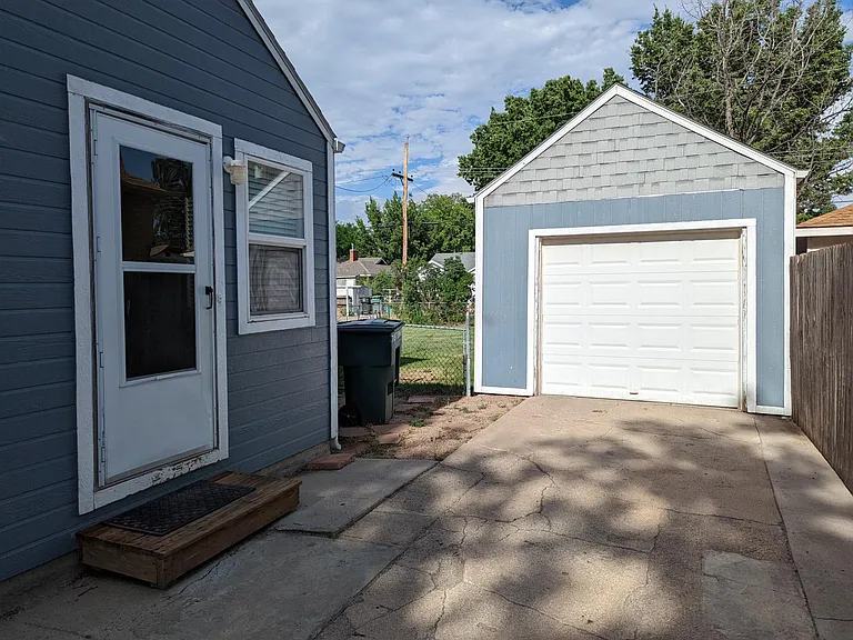 715 Turner St — Photo 2