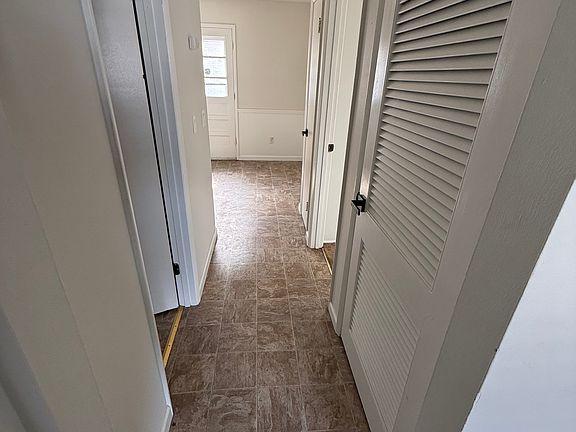 4th image of 2726 Center St #B