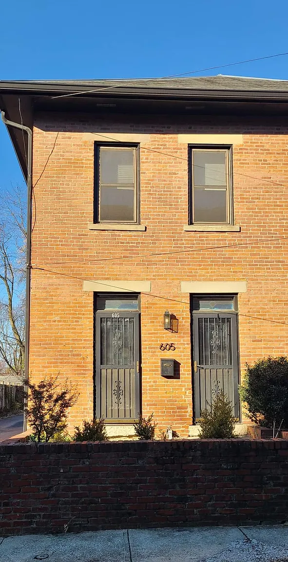 605 Lathrop St photo 1