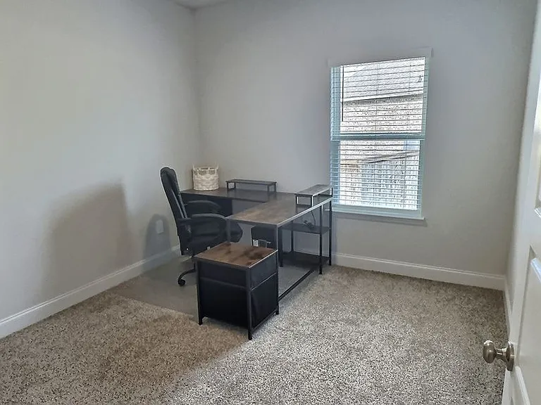 11404 Harrison Ct — Photo 4