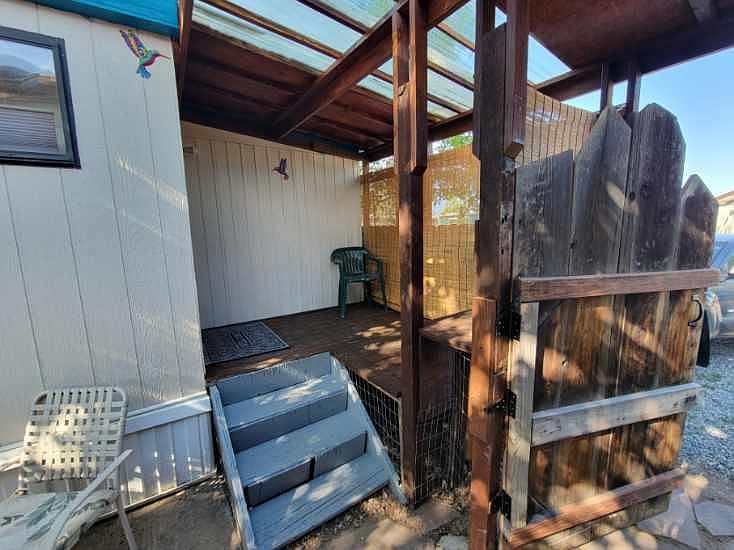 Entrance, Deck