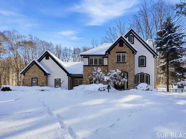 6380 Hidden Pond Dr, Holland, MI 49423