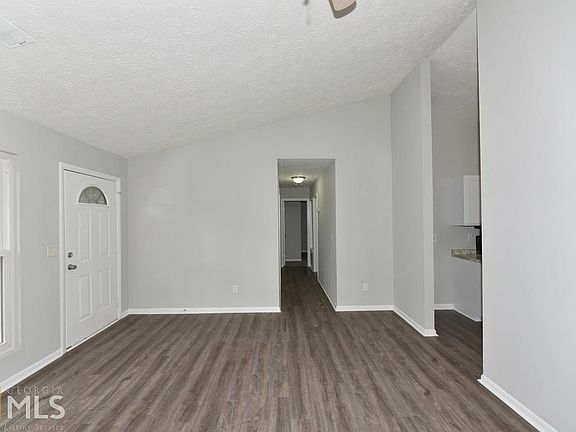 5th image of 1014 Sweetwater Cir