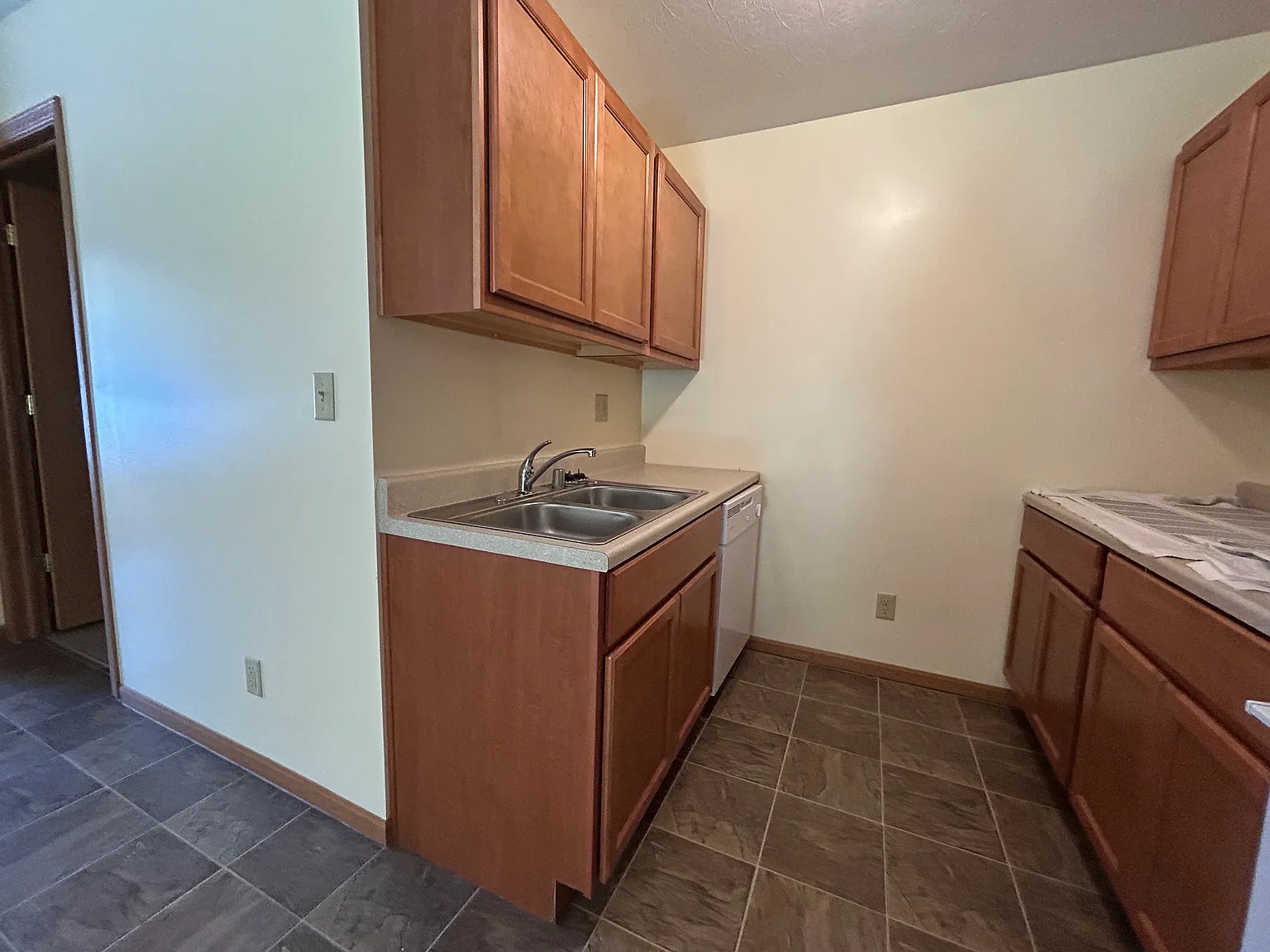 1 bed, $1,045 — Photo 2