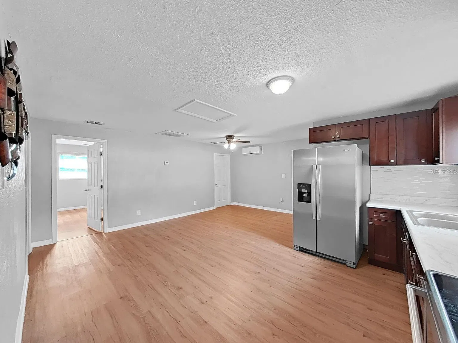 3 bed, 856 sqft, $1,800 — Photo 4