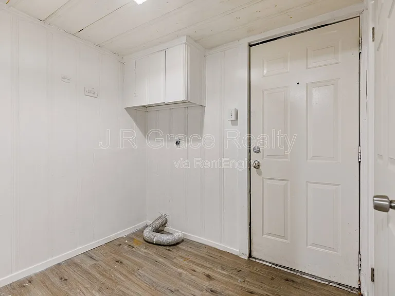 609 E Walker St — Photo 13