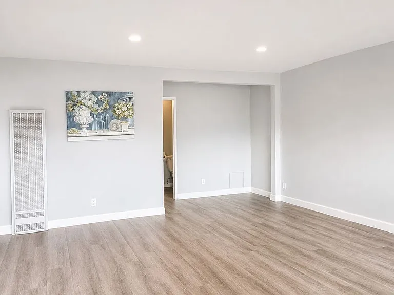 8800 Cedros Ave — Photo 6