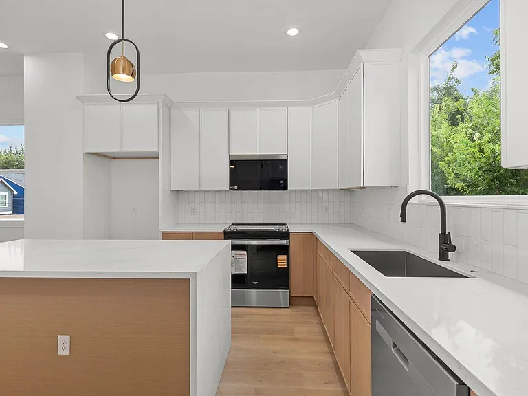 3348 Sauer St — Photo 13
