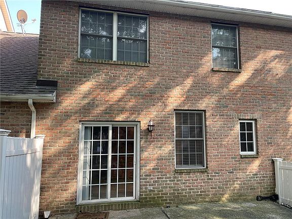 3rd image of 418 Wood St