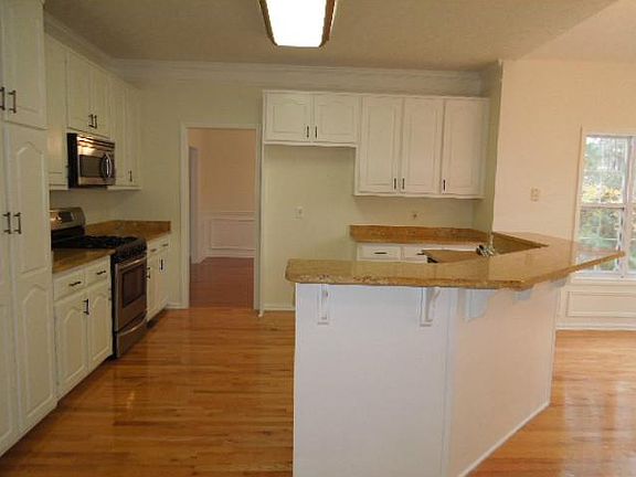3rd image of 380 Barrington Grange Dr