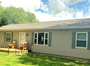 414 Charter Oak Pl, Dahinda, IL 61428