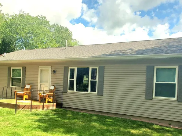 414 Charter Oak Pl, Dahinda, IL 61428