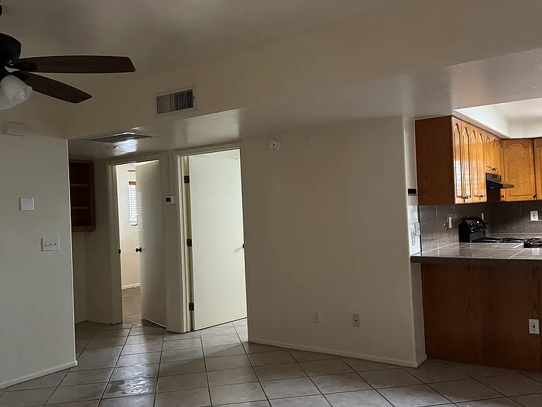 1524 W Saint Clair St — Photo 4