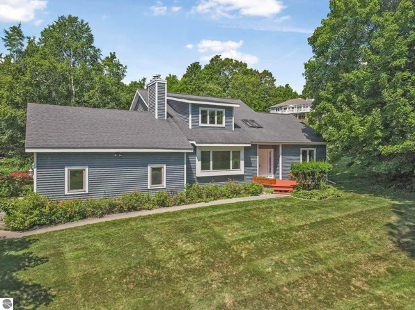 9771 E Avondale Ln, Traverse City, MI 49684