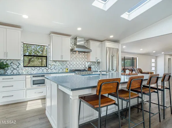 7041 E River Rd, Tucson, AZ 85750