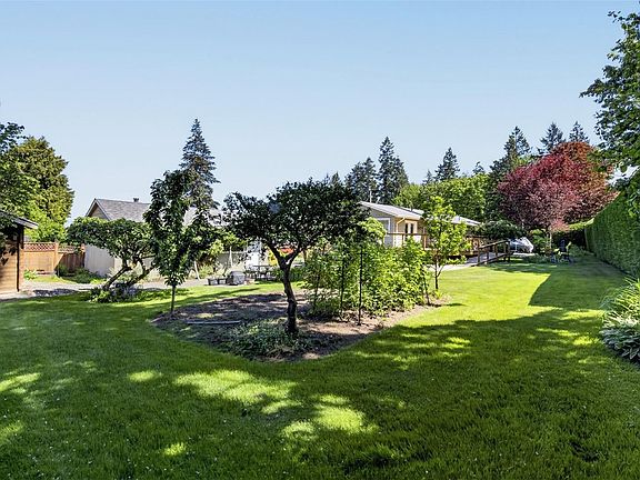 4th image of 3475 Seacloud Rd