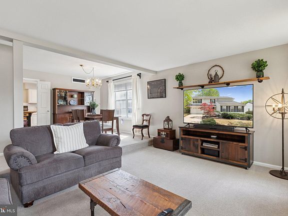 5th image of 287 College Manor Dr