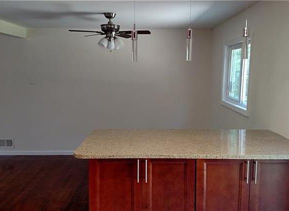 3rd image of 17 Cortland Dr
