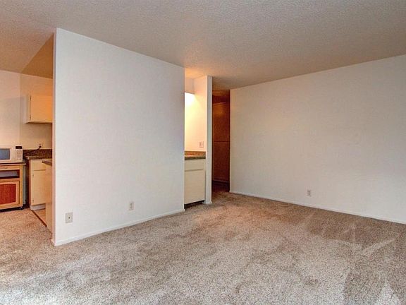 4th image of 962 Kiely Blvd Unit B