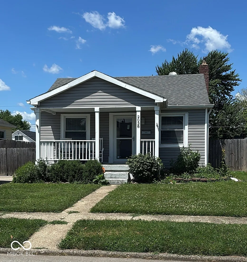 2038 Fisher Ave photo 1