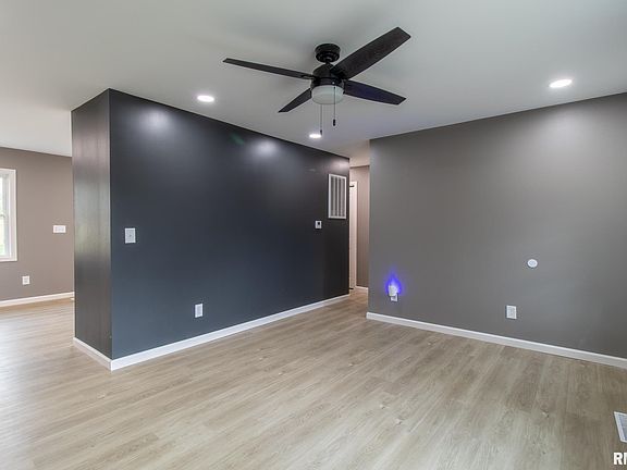 5th image of 1594 Russell Ave