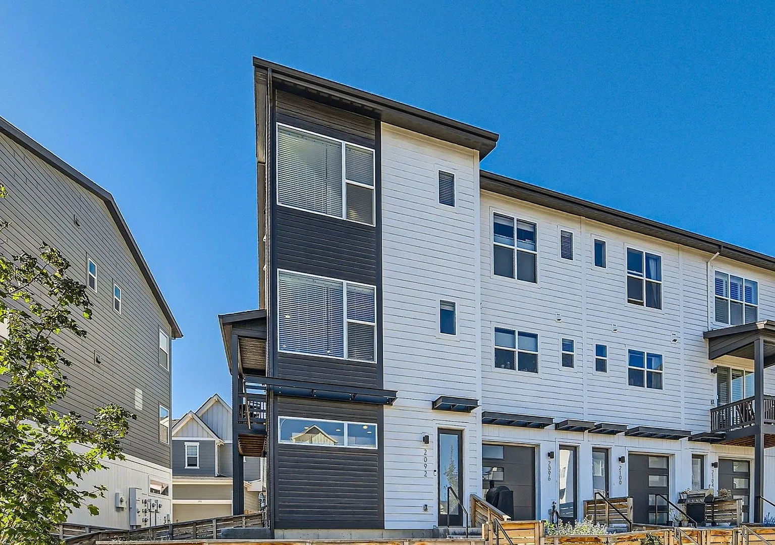 3 Bedroom, 4 Bath Townhome in Broomfield — Photo 1
