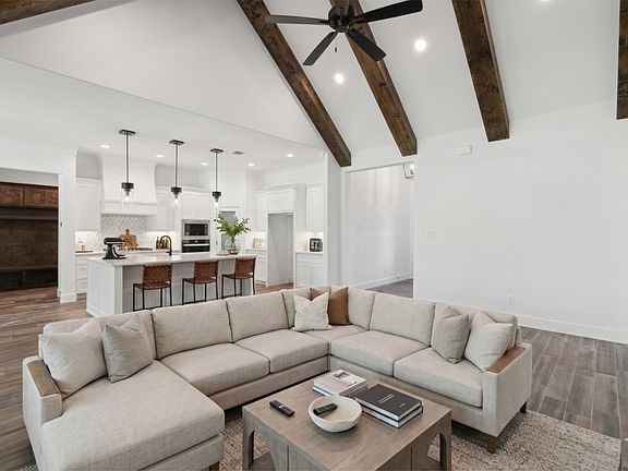 4th image of 104 Oak Meadow Ln