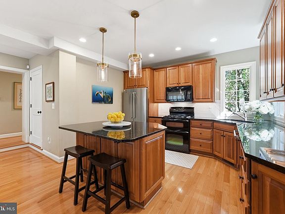 5th image of 2727 N Edison St