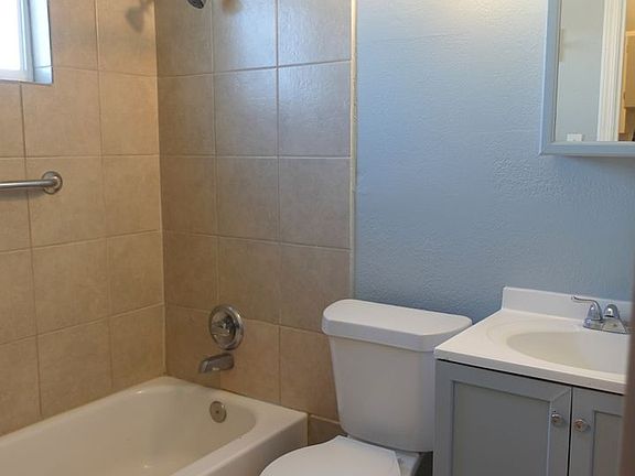 4th image of 909 S Jackson St APT 1