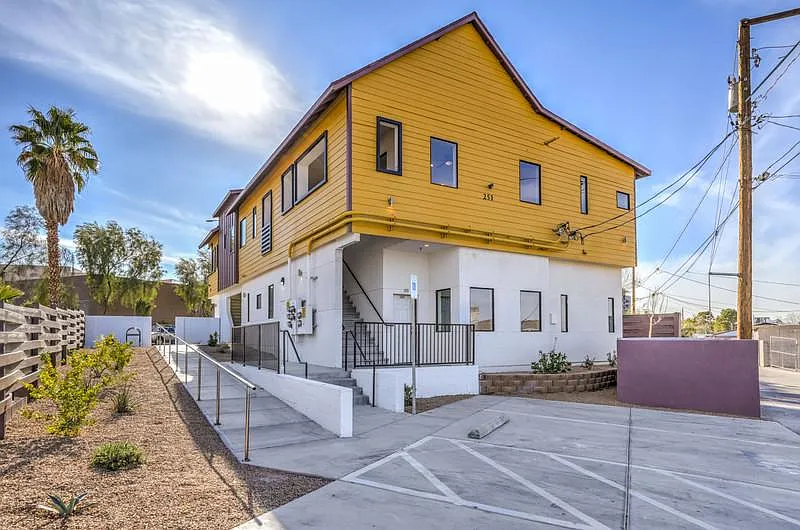 1 bed, 800 sqft, $1,300 — Photo 3