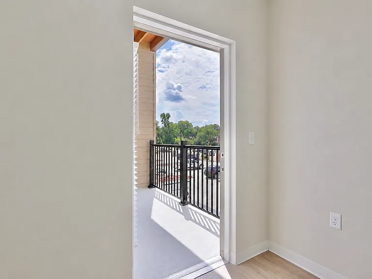 727 Poyntz Ave #207 — Photo 5