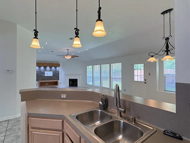 3210 Woodcreek Glen Ln — Photo 2