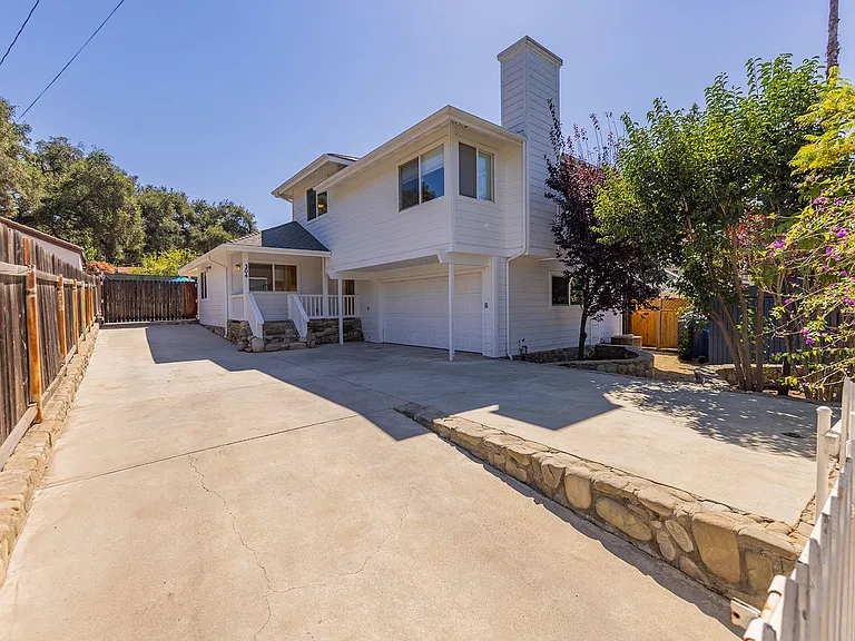 304 El Conejo Dr — Photo 2