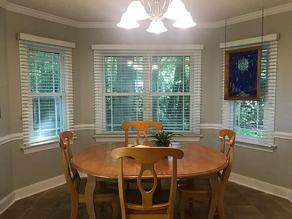 5th image of 2316 Woodridge Dr
